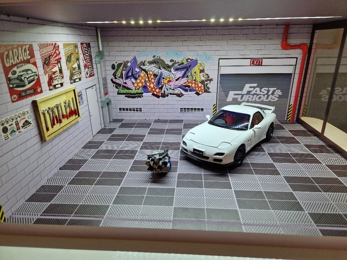 SD-modelcartuning 1:18 - Coche a escala -Fast&Furious Car workshop diorama – Bouwkit - met LED Verlichting - Edición limitada