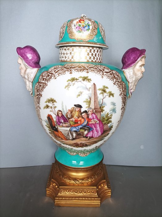 Helena Wolfsohn - Vas med lock  - Keramik och brons