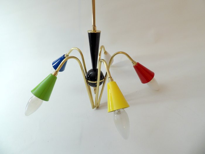 Unknown - Lampa wisząca (1) - Pięcioramienny żyrandol z połowy wieku Stilnovo w stylu pająka/kwiatowym, Włochy, połowa XX wieku - Aluminium, Mosiądz, Stal