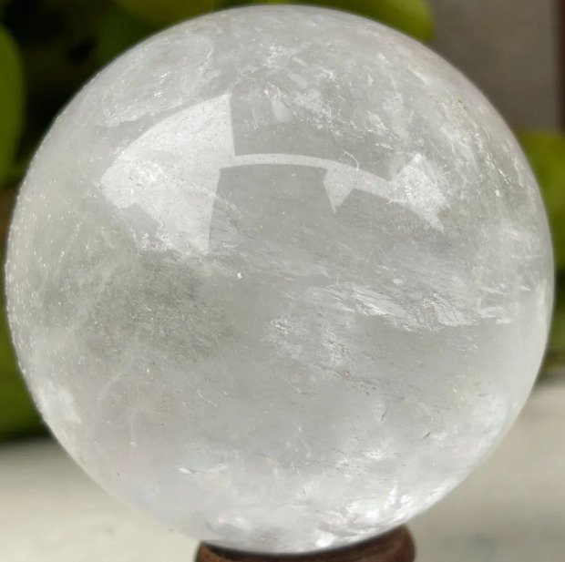 Luonnollinen valkoinen kristallikvartsipallo Kiillotettu - Korkeus: 90 mm - Leveys: 90 mm- 1070 g - (1)