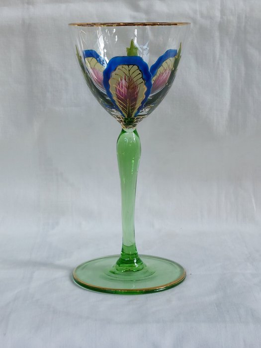 Theresienthal - Weinglas (1) - Weinglas mit Emailmalerei von Blumen