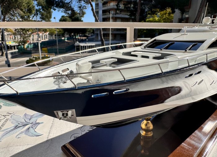 QUANTUM Yatch de Luxe maquette bateau 90 cm 1:14 - Βάρκα μοντελισμού