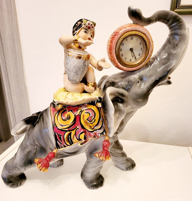 Elsa Lagorio - Elsa Lagorio - Estatua, Bambina su elefante - 37 cm - Cerámica - 1958
