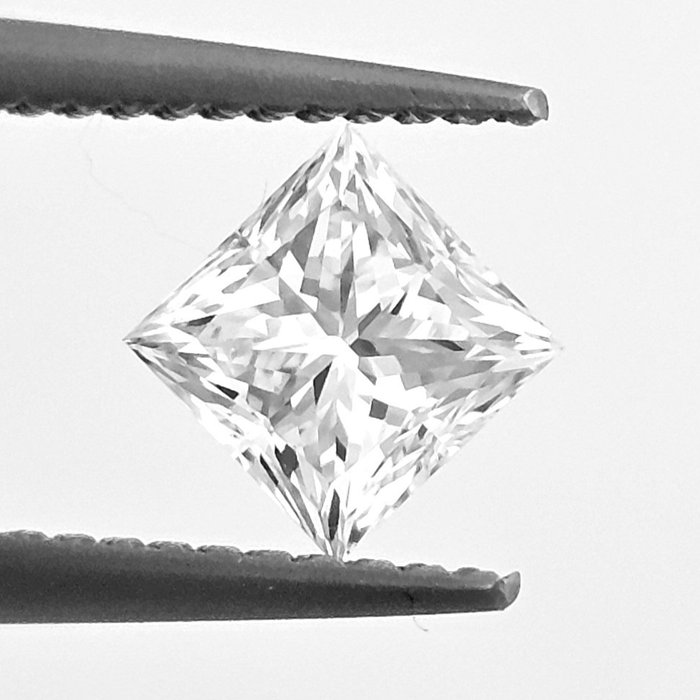 钻石 - 0.70 ct - 公主方形 - G - VS2 轻微内含二级
