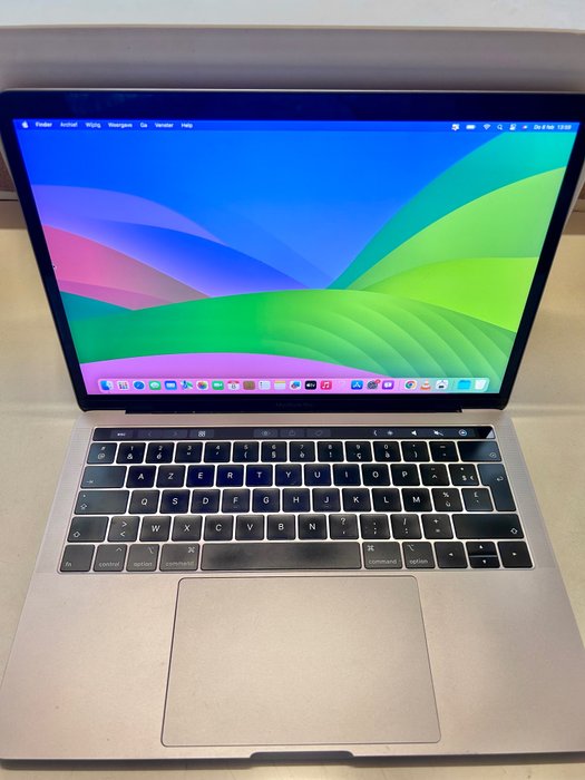 Apple MacBook Pro 13” - Touchbar - 2.3GHZ - QC I5 - 8GB - 256GB - Iris Plus 655 - Azerty - Space Grey - - Φορητός υπολογιστής (1) - Στην αρχική του συσκευασία