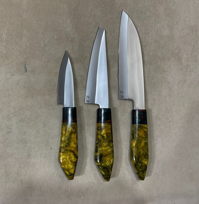 Table knife set (3) - Set of Japanese Professional Deba, Garrasuki & Petty Chef Knives - D2 Steel, Golden Resin Handle