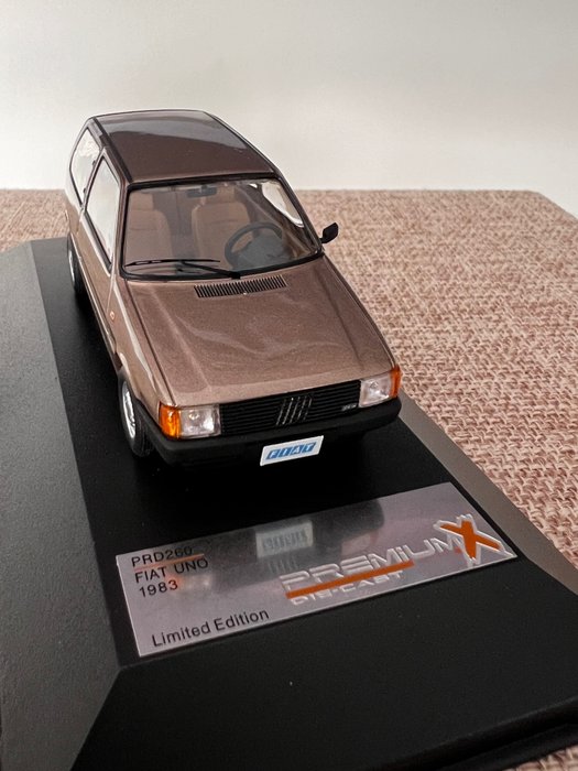 PremiumX 1:43 - 1 - Modellauto - Fiat Uno 1983