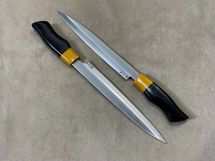 Menümesser (2) - Japanische professionelle Yanagiba-Kochmesser - D2-Stahl, Griff aus schwarzem und gelbem Kunstharz