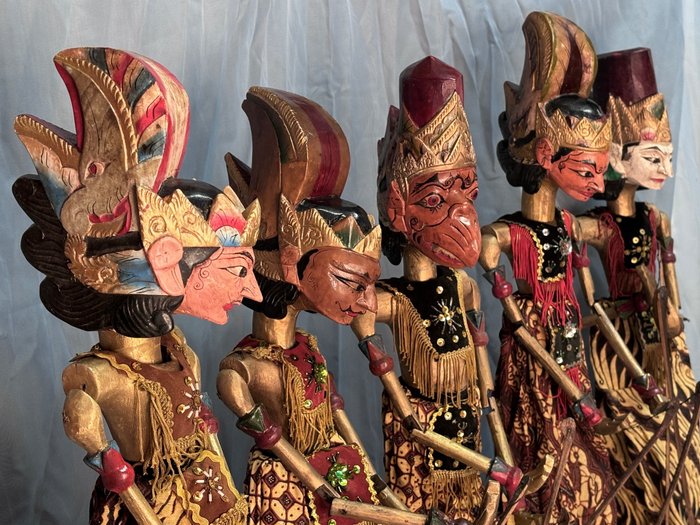 5 stick puppets - Wayang golèk - Indonesia