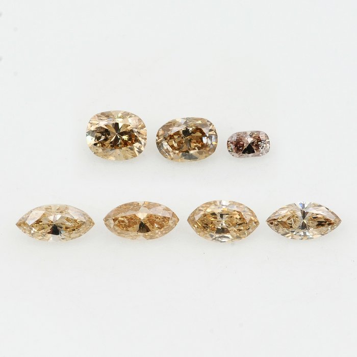 7 pcs 鑽石 - 1.10 ct - 明亮型, 橢圓形明亮式、馬眼形 - Natural Fancy Yellowish Brown - SI1, SI2 - SI3