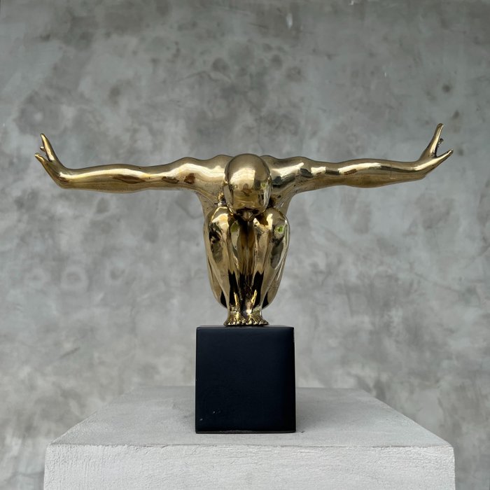 雕塑, NO RESERVE PRICE - Bronze Statue of an Olympic Swimmer Polished - 27 cm - 黄铜色
