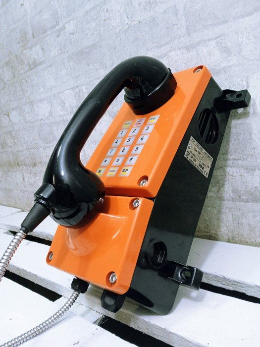 Telefon analogowy - Vintage industrial telephone - Plastik, Stop metali, Tworzywo