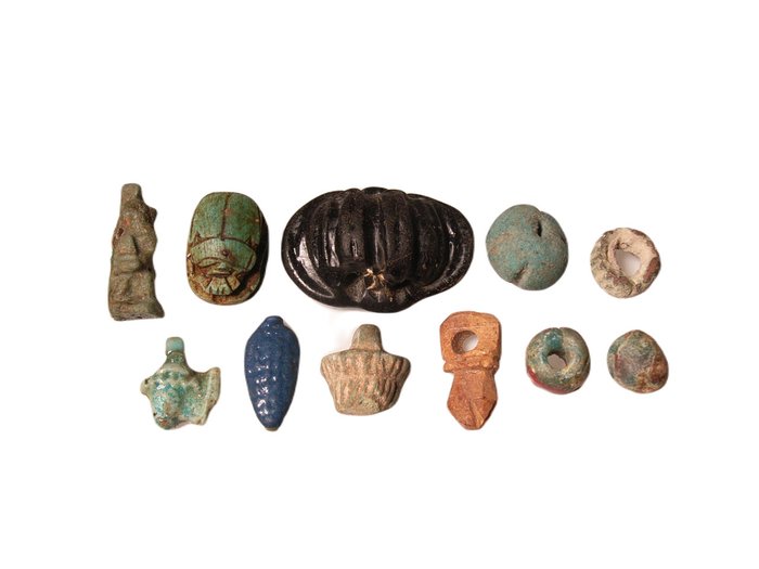 Antigo Egito, Período Tardio Coleção de contas de joias do período Amarna em formas raras, escaravelhos e figuras de deuses Pingente