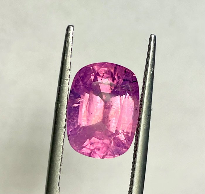 紫粉紅色 藍寶石 - 6.25 ct