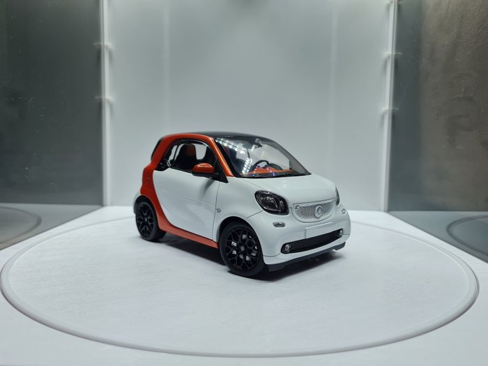 Norev 1:18 - 1 - Kleines Stadtautomodell - Smart ForTwo 453