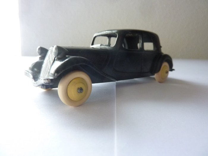 Dinky Toys 1:48 - 1 - Machetă mașină - ref. 24N Citroën Traction Avant 11 BL - In stare frumoasa