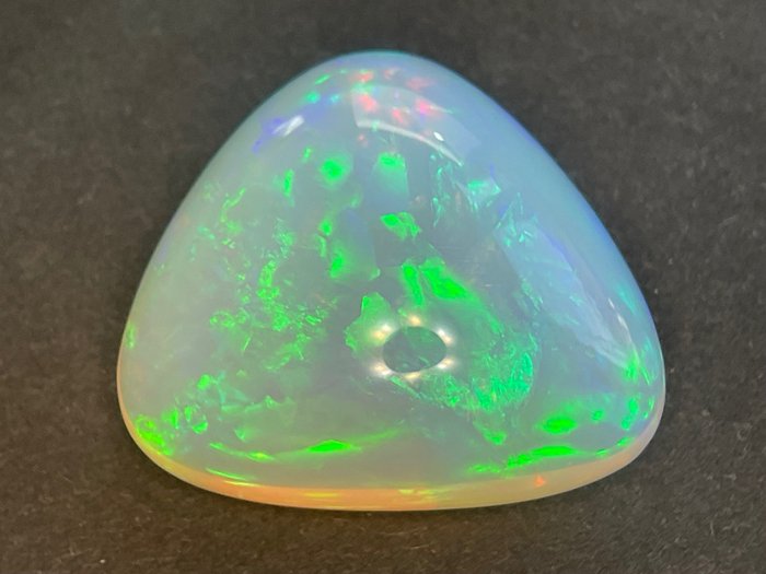Fine Color Quality + White (Orangy)+ Play of Colors (Vivid) Crystal Opal - 32.84 ct