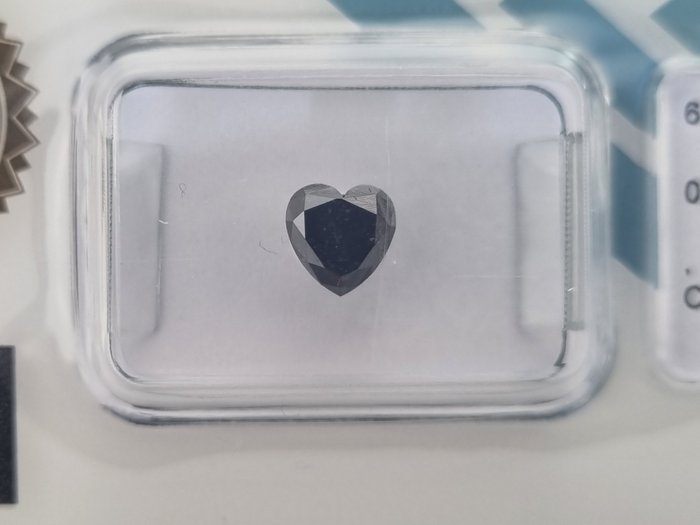 1 pcs Diamant - 0.85 ct - Hjerte - **NO RESERVE!!** Fancy Black(Treated)
