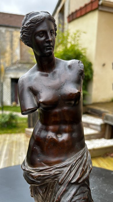 Barbedienne Fondeur - 雕塑, Vénus de Milo, d'après l'Antique - 48 cm - 铜绿青铜