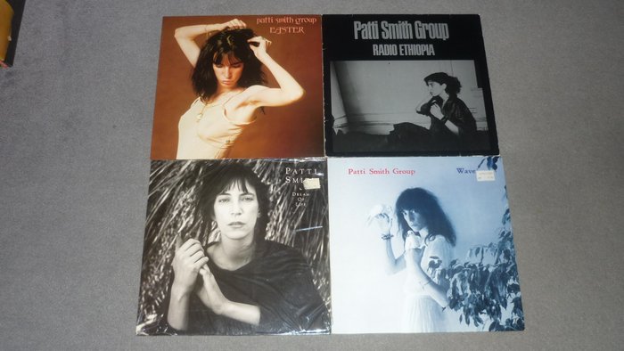 Patti Smith, Patti Smith Group - Lot of 4 famous records - Titoli vari - Disco in vinile singolo - Stampe varie - 1978