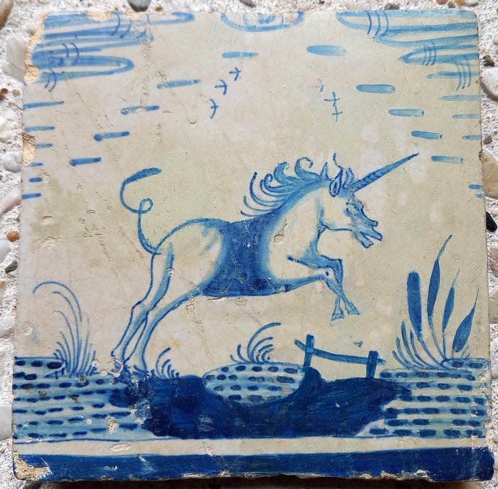 Carreau - Rare carrelage bleu de Delft avec licorne. - 1600-1650 
