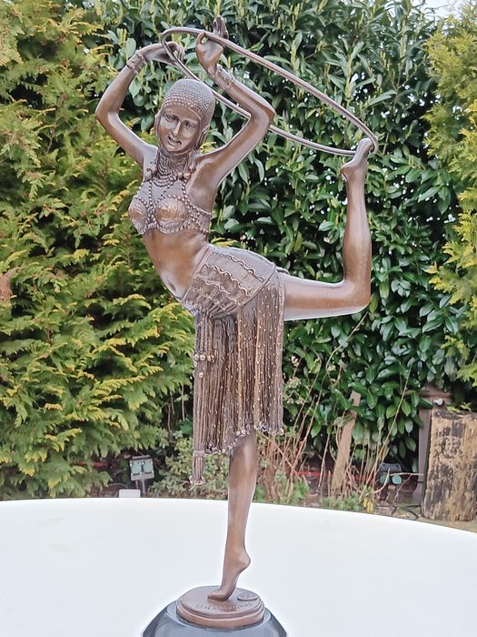 Skulptur, groot formaat hoepel scarab danseres - 51 cm - Bronzemarmor