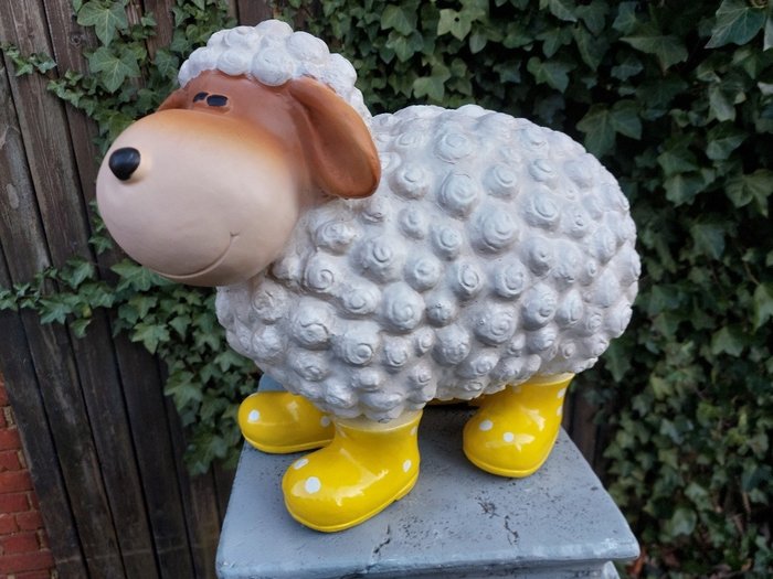 Statue, funny lamb with yellow rain boots - 34 cm - Polyresin