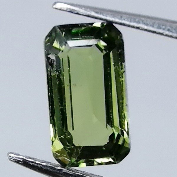 Grøn safir - 0.94 ct