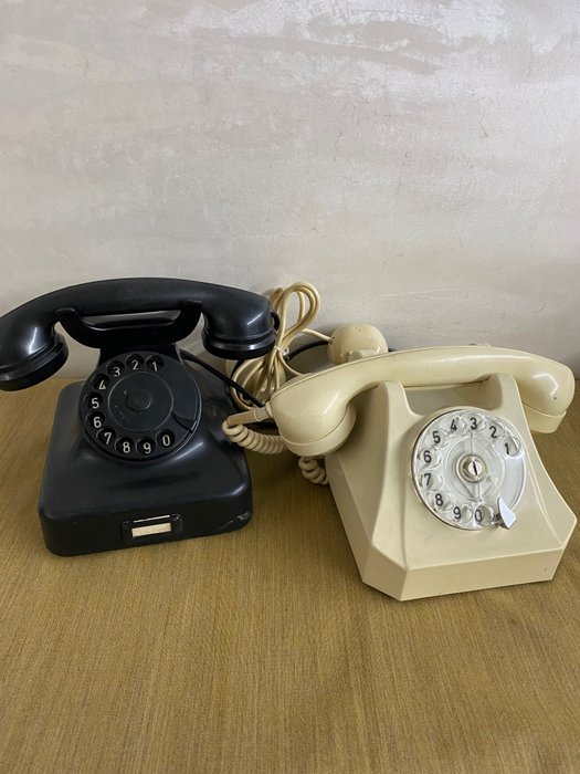 西门子 - 模拟电话 - 人造树胶, 塑料, 两部老式电话
