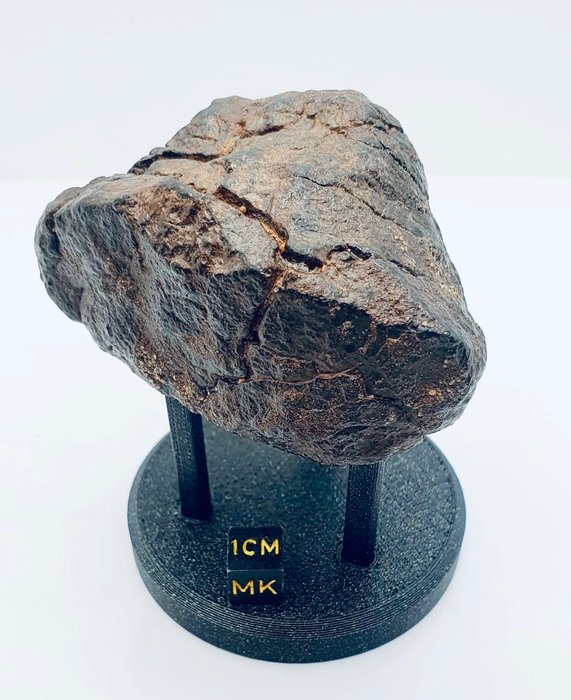 Nicht klassifizierter NWA-Meteorit Chondrit Meteorit - Höhe: 80 mm - Breite: 50 mm - 246 g - (1)