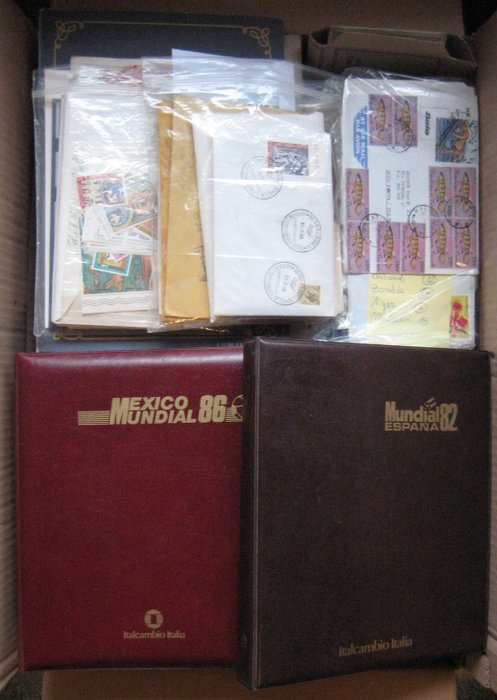 Mundo 1970/2000 - 3300 sobres certificados/de correo aéreo, 8 carpetas/folletos, 22 sobres FDC y otros artículos