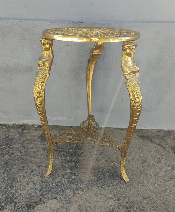 边桌 - 有女性面孔的桌子 - 黄铜色