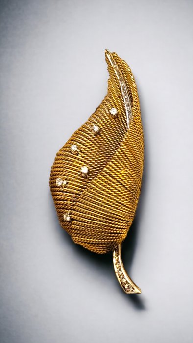 Pendant Vintage 18k Gold and  Diamond Large  Brooch 