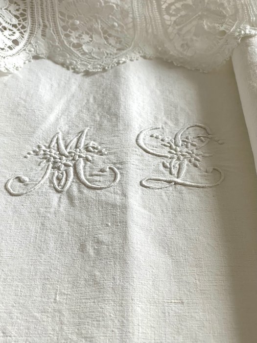 法国家用亚麻布。美丽的旧 DRAP。字母“ML”。手工刺绣。 - 床单 - 270 cm - 190 cm