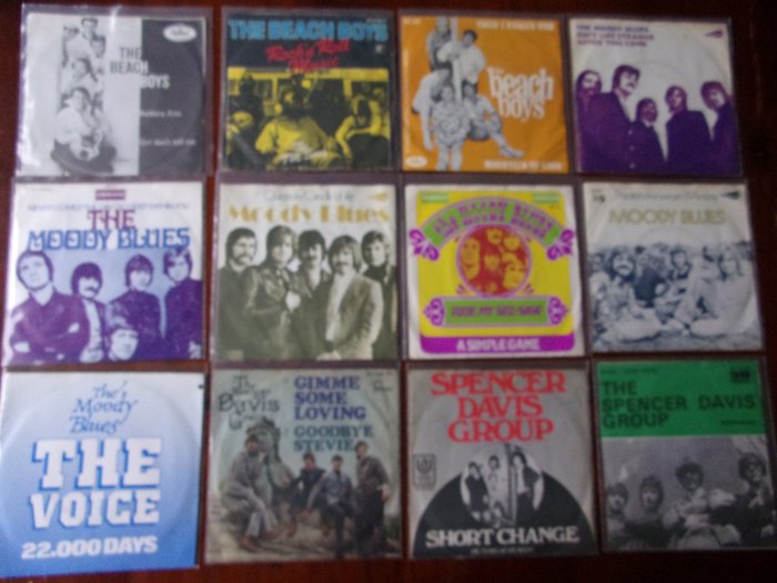 12 singles from the MOODY BLUES, the BEACH BOYS and the SPENCER DAVIS GROUP - Vários títulos - Single 7" 45 RPM - 1966