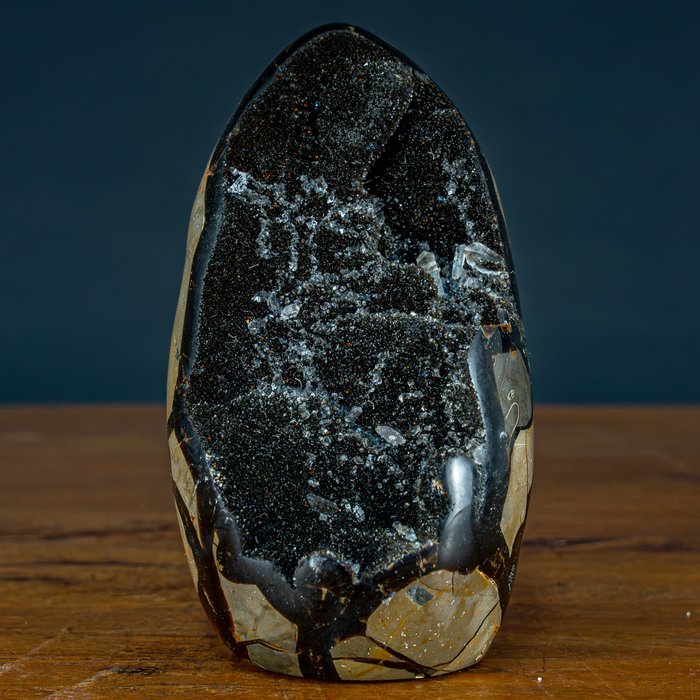 美丽的天然七世晶洞 含方解石晶体- 1687.52 g