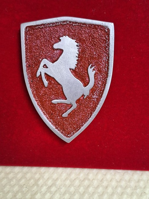 Badge - Ferrari - Scudetto Ferrari per coperchio aspirazione - 2015