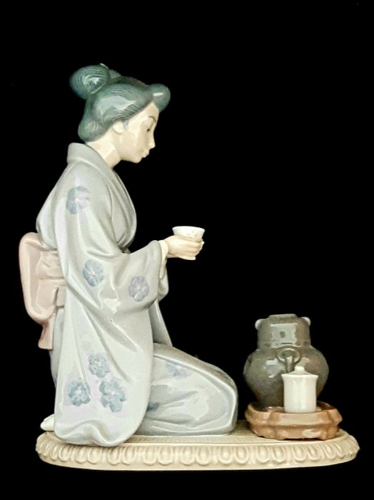 Lladró - Figurin - Tea Ceremony - Porslin
