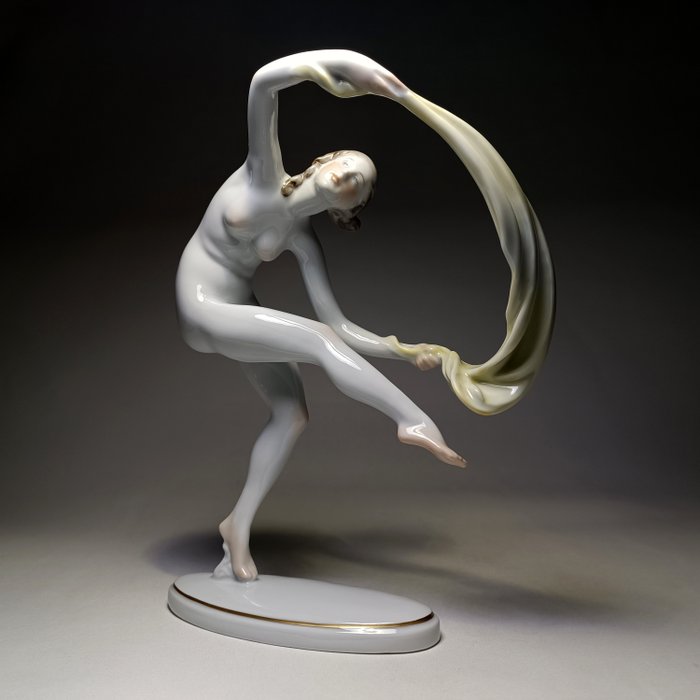 Herend - Elek Lux (1884-1941) - sculptuur, Veil dancer - Female nude sculpture - 22.5 cm - Porselein