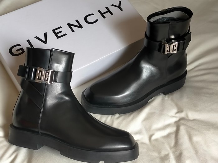 Givenchy - Stiefeletten - Größe: Shoes / EU 42