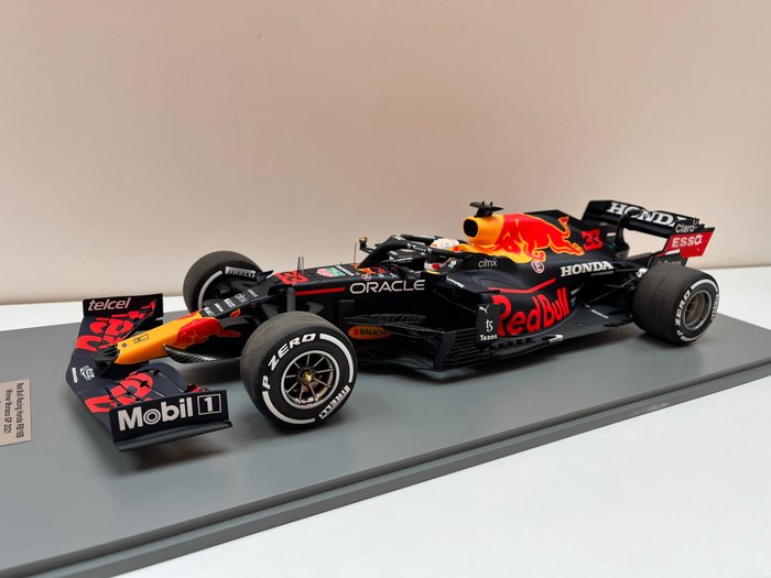 Red Bull Racing - Gran premio de Mónaco - Max Verstappen - 2021 - Coche modelo escala 1/12. 