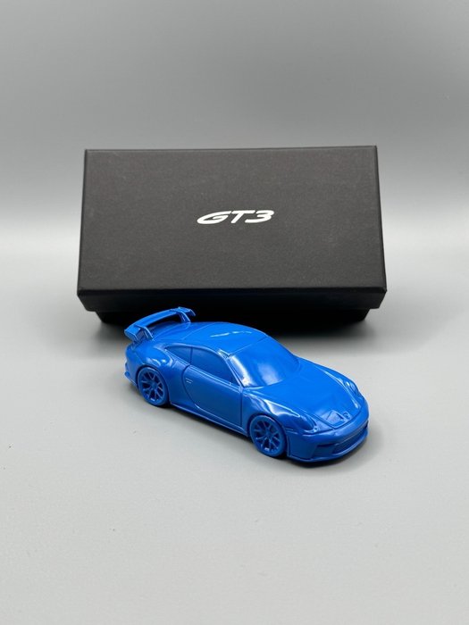 保时捷 992 GT3 鲨鱼蓝镇纸 - Porsche