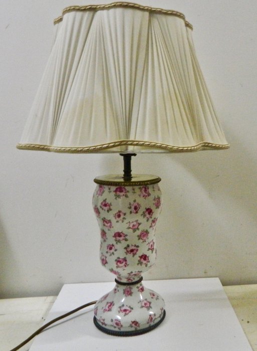 Tafellamp - Met porselein gedecoreerde kleine boeketten rozen
