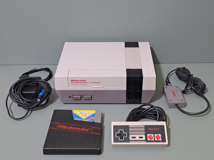 Nintendo - NES - Control Deck - 電子遊戲機