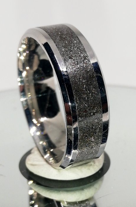 Anel de Pó de Meteorito Seymchan, Tamanho (17 mm) SEM PREÇO DE RESERVA. Meteorito de ferro - 5.35 g