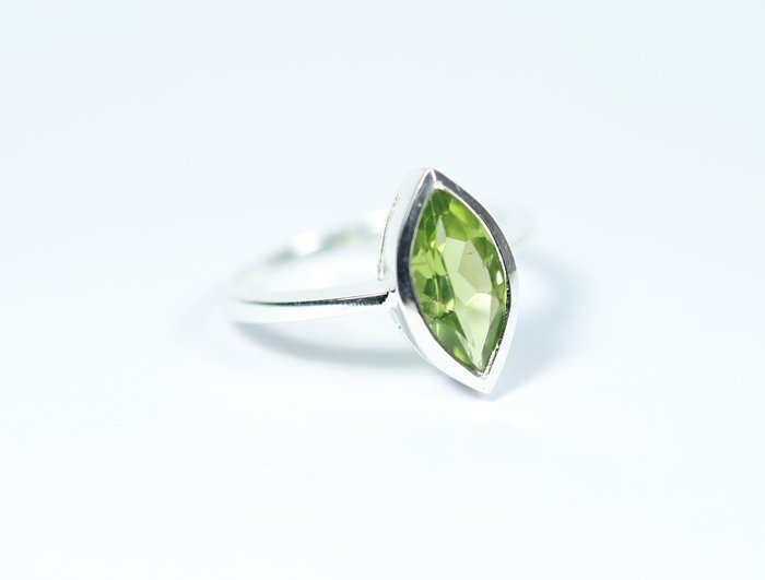 Peridot Ring / faceted / new- 3 g - (1)