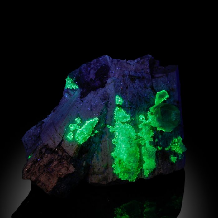 Haute qualité! Feldspath, aigues-marines, quartz, opale hyalite active UV Cristaux - Hauteur : 9.6 cm - Largeur : 5.8 cm- 251 g