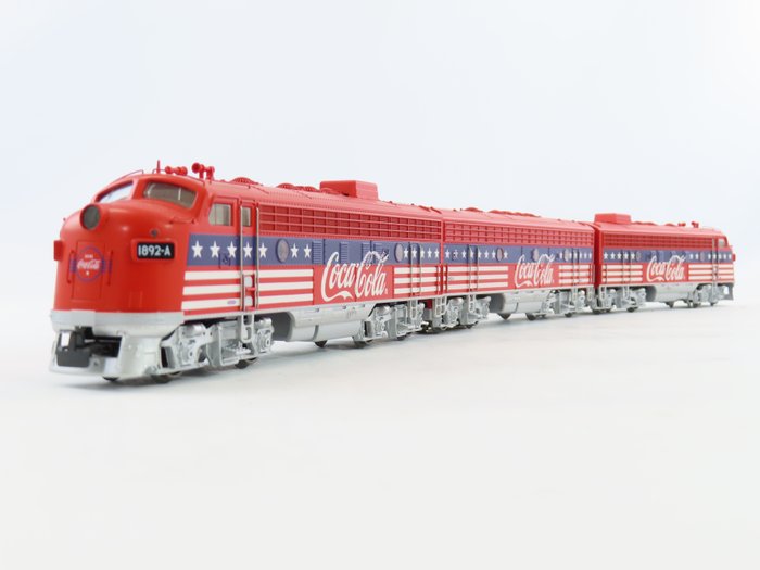 Märklin H0 - 39622 - Dízel-villamos mozdony (1) - 3 részes készlet EMD F7 egységekkel teljes hangzással - Coca Cola