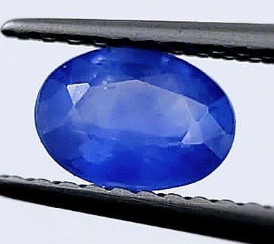Blau Saphir - 0,84 ct