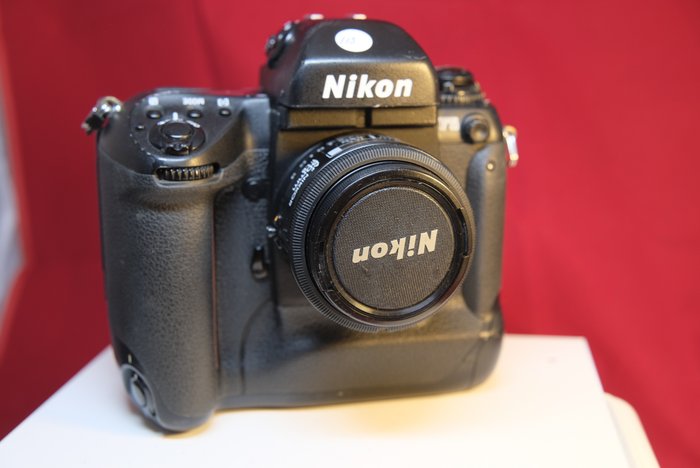 Nikon F5 + AF Nikkor 1,8/50mm | Spiegelreflexkamera (SLR)